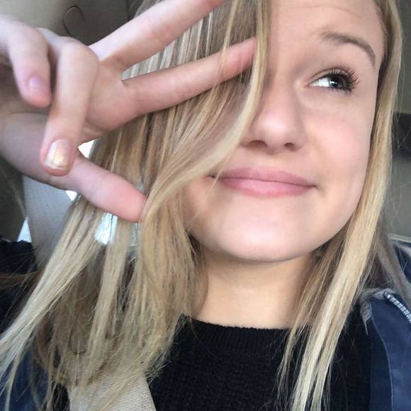 Meet your Posher, Addison - Picture 1 of 1